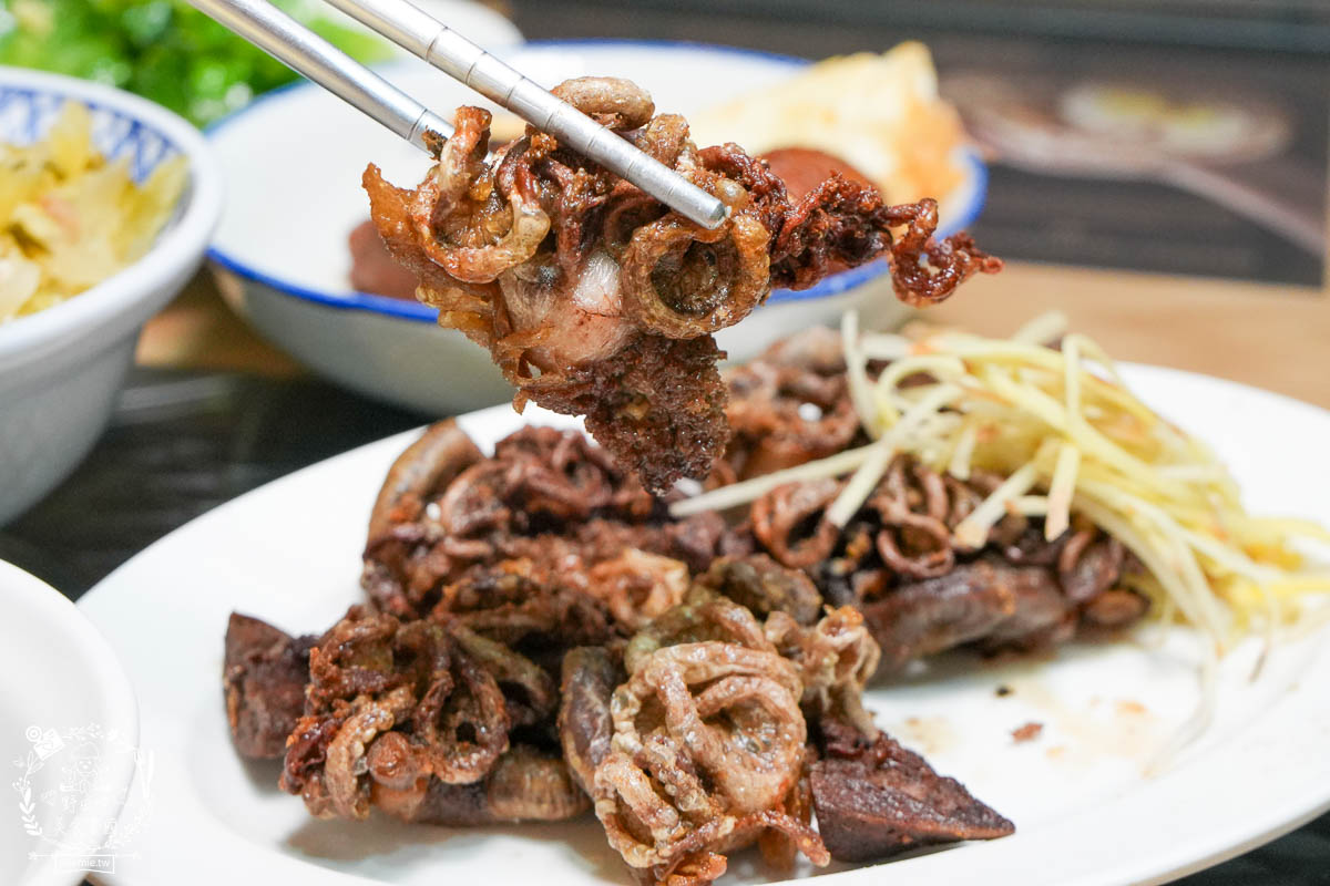 鳳山小吃推薦[深海陳雞肉飯]鳳山在地20年的超人氣小吃！平日常常提早完售的鳳山美食！