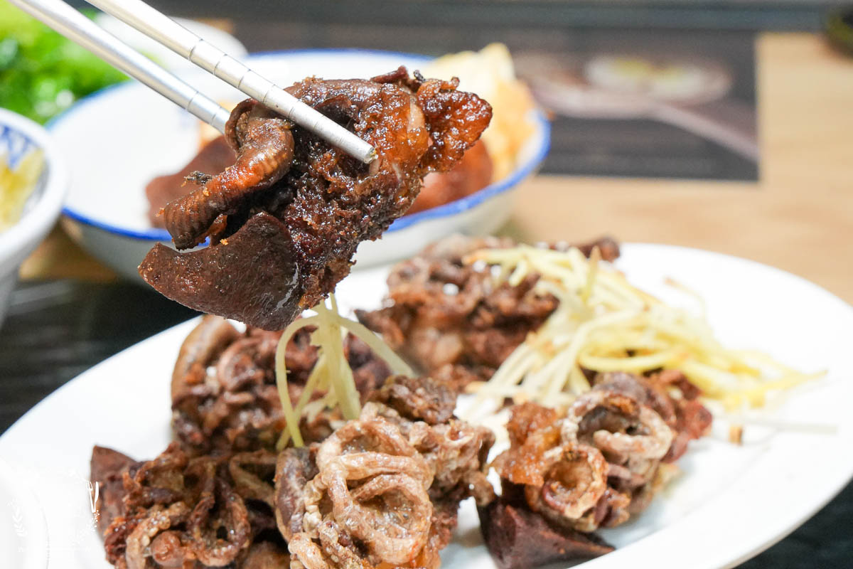 鳳山小吃推薦[深海陳雞肉飯]鳳山在地20年的超人氣小吃！平日常常提早完售的鳳山美食！