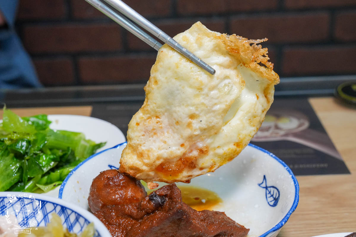 鳳山小吃推薦[深海陳雞肉飯]鳳山在地20年的超人氣小吃！平日常常提早完售的鳳山美食！