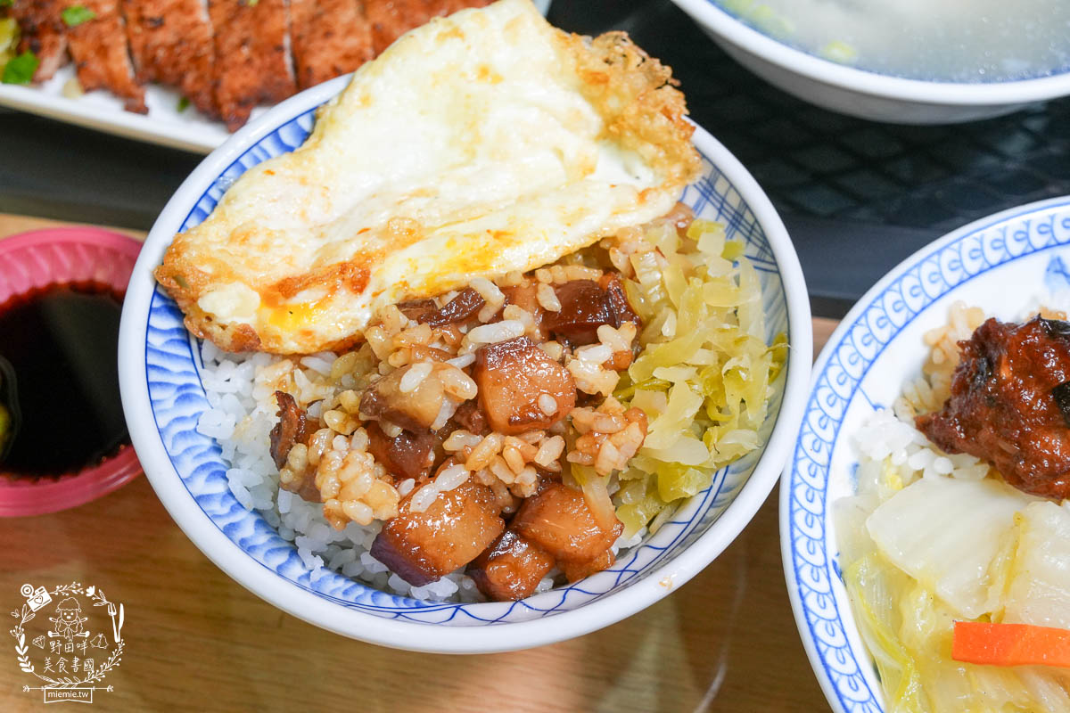 鳳山小吃推薦[深海陳雞肉飯]鳳山在地20年的超人氣小吃！平日常常提早完售的鳳山美食！