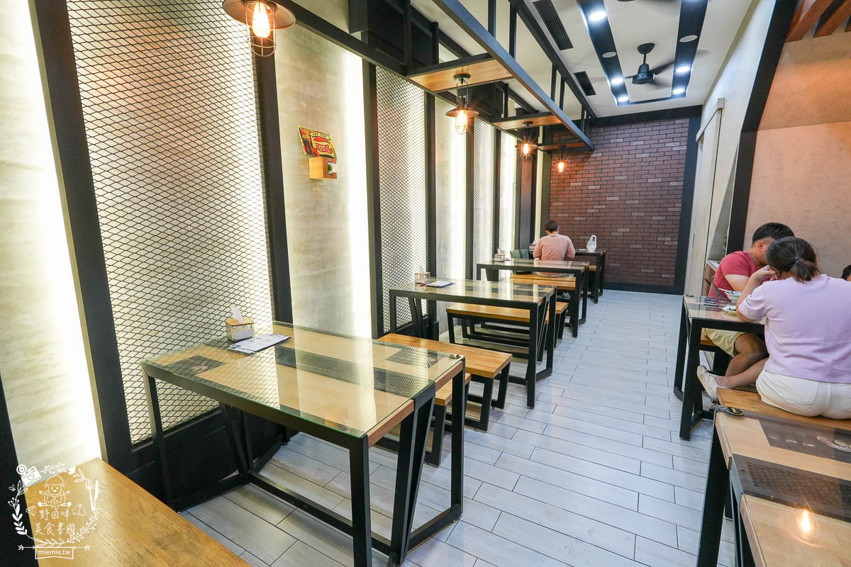 鳳山小吃推薦[深海陳雞肉飯]鳳山在地20年的超人氣小吃！平日常常提早完售的鳳山美食！