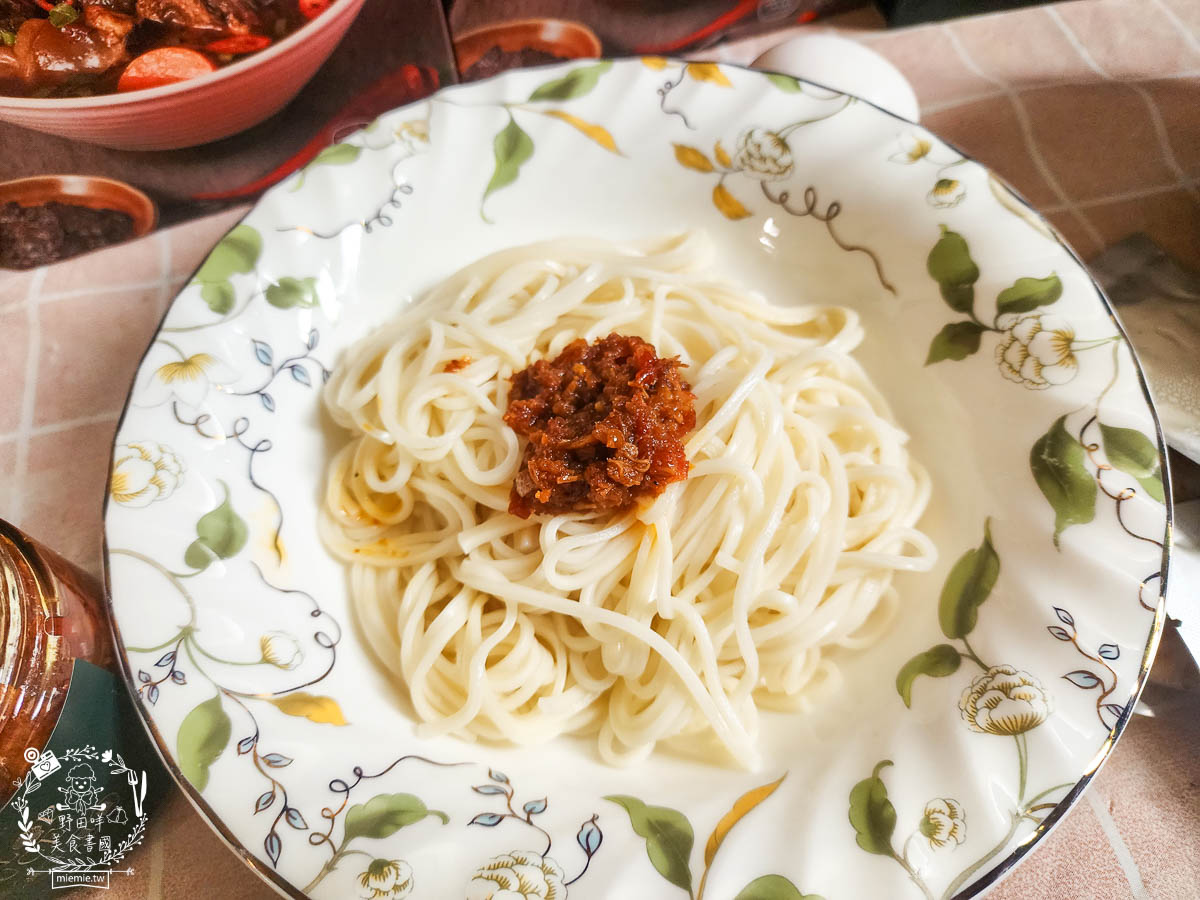 [深海CHEN調理包]鳳山超人氣肉燥飯與雞肉飯在家就能品嚐？還有料超豐富的牛肉湯與肉骨茶？