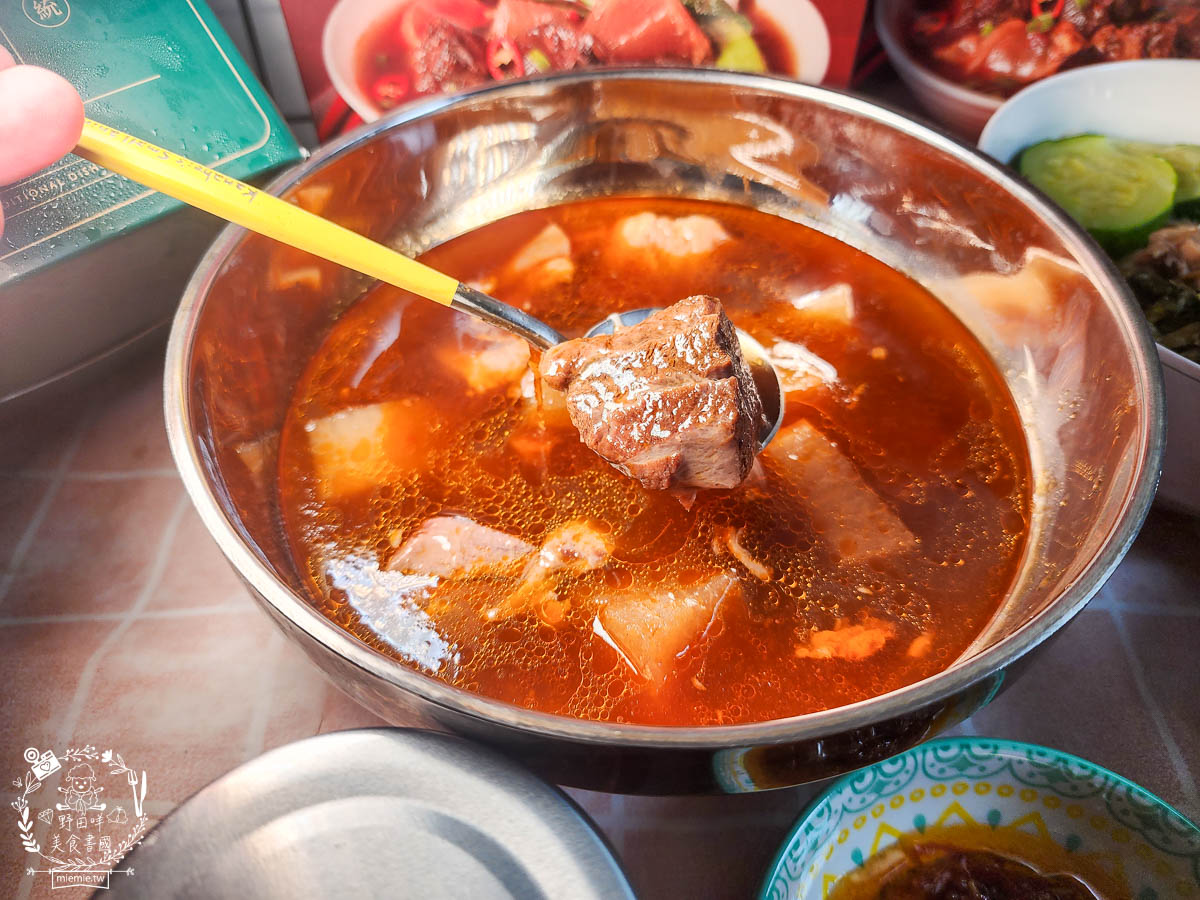 [深海CHEN調理包]鳳山超人氣肉燥飯與雞肉飯在家就能品嚐？還有料超豐富的牛肉湯與肉骨茶？