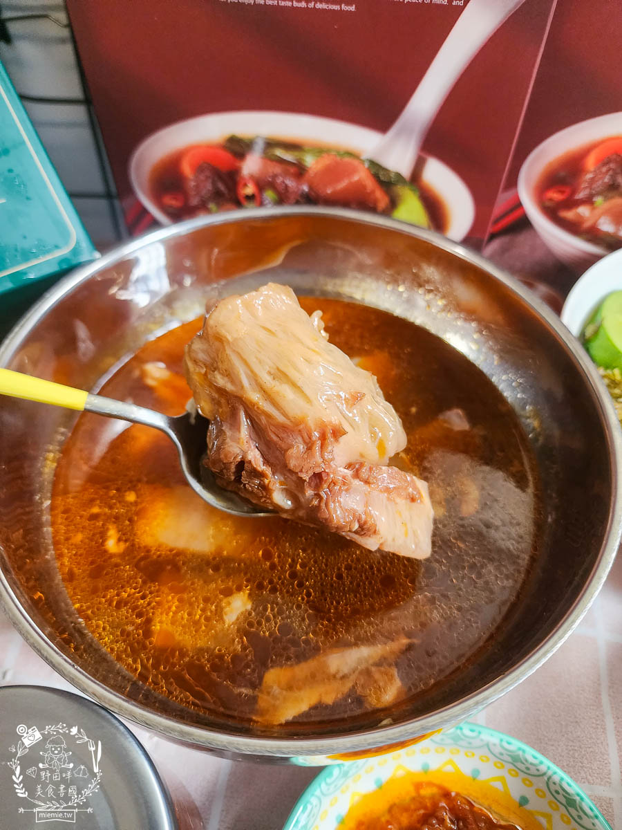 [深海CHEN調理包]鳳山超人氣肉燥飯與雞肉飯在家就能品嚐？還有料超豐富的牛肉湯與肉骨茶？