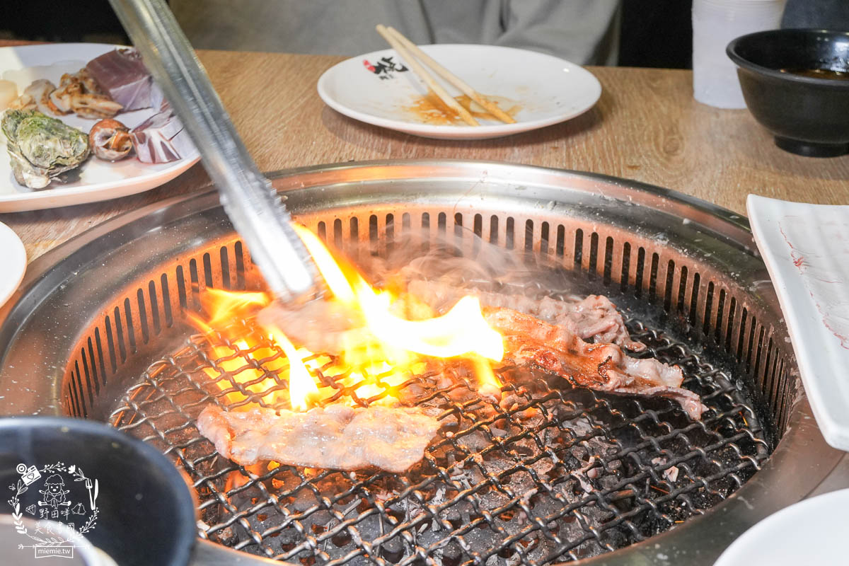 小琉球美食推薦[燒肉王燒烤吃到飽]600元就能吃到超澎湃海鮮!超過60種選項可以爽爽吃到飽!