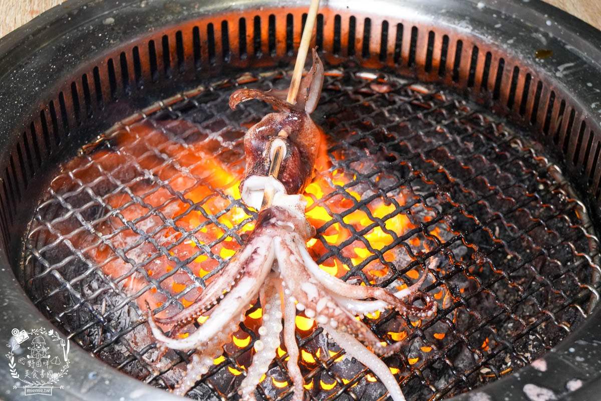 小琉球美食推薦[燒肉王燒烤吃到飽]600元就能吃到超澎湃海鮮!超過60種選項可以爽爽吃到飽!