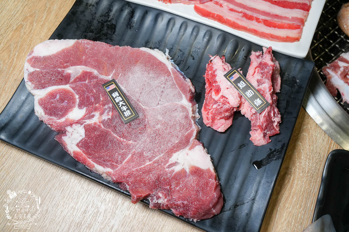 小琉球美食推薦[燒肉王燒烤吃到飽]600元就能吃到超澎湃海鮮!超過60種選項可以爽爽吃到飽!