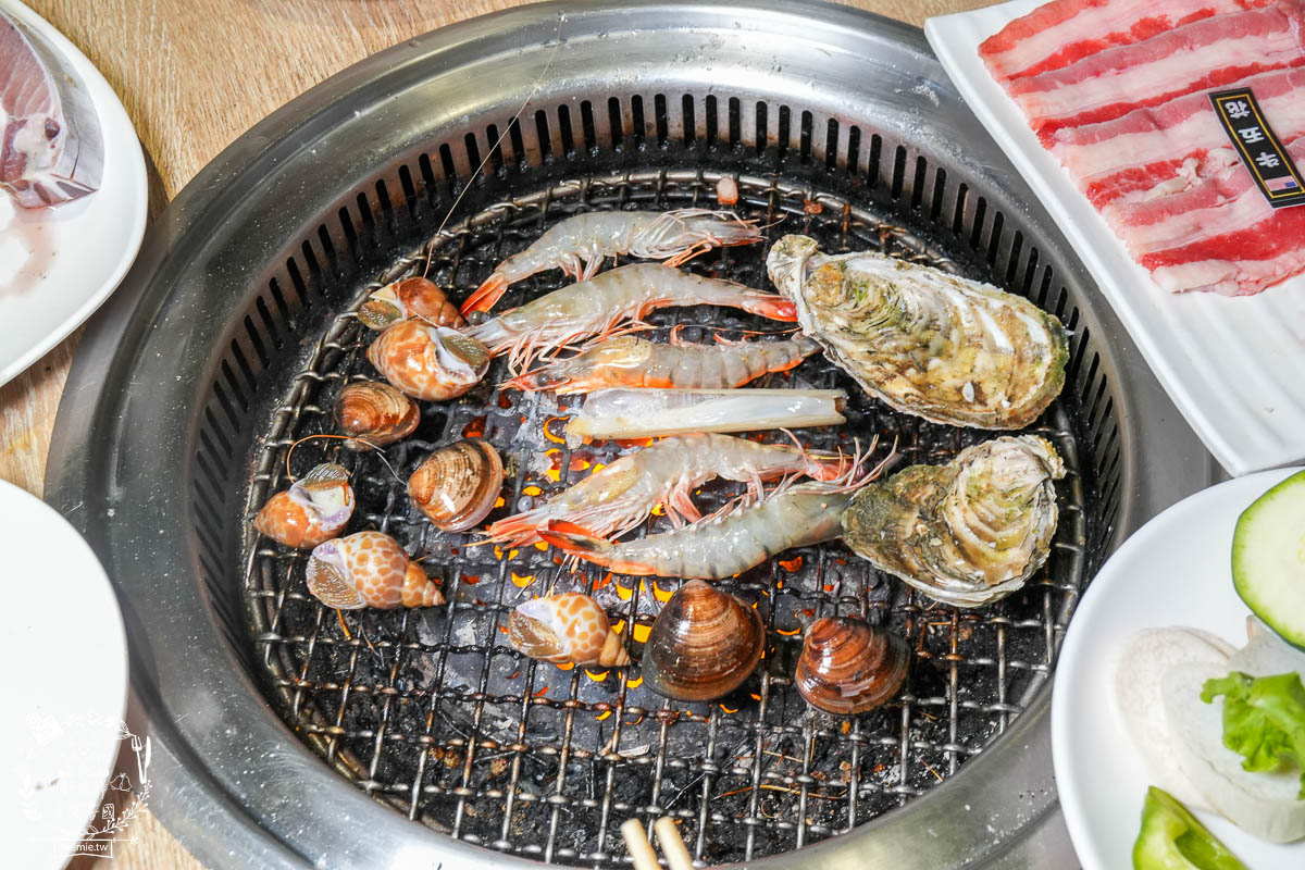 小琉球美食推薦[燒肉王燒烤吃到飽]600元就能吃到超澎湃海鮮!超過60種選項可以爽爽吃到飽!