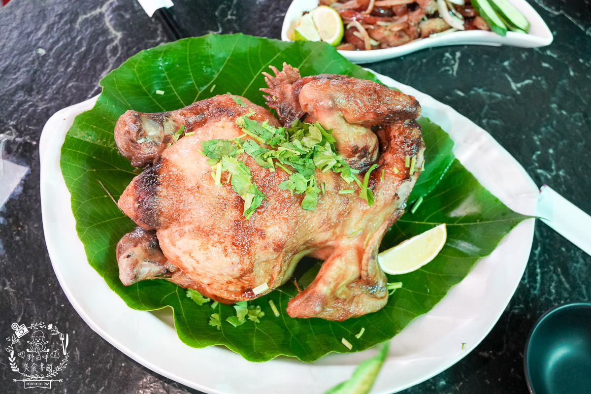 茂林美食推薦[瑪姿餐飲店原住民風味料理]香噴噴的人氣烤雞不預定容易撲空？綜合拼盤石板烤肉必吃！