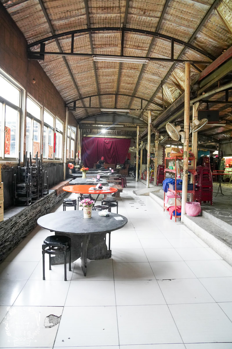 茂林美食推薦[瑪姿餐飲店原住民風味料理]香噴噴的人氣烤雞不預定容易撲空？綜合拼盤石板烤肉必吃！