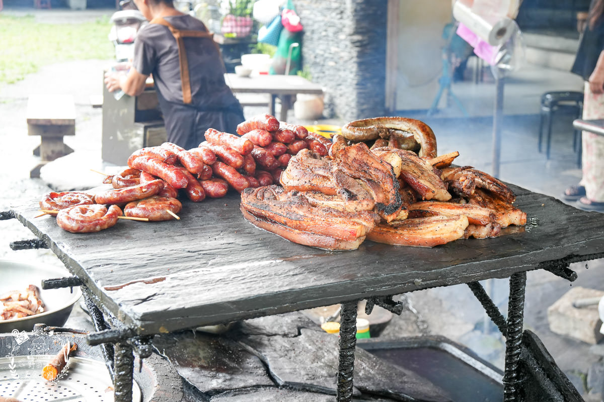 茂林美食推薦[瑪姿餐飲店原住民風味料理]香噴噴的人氣烤雞不預定容易撲空？綜合拼盤石板烤肉必吃！