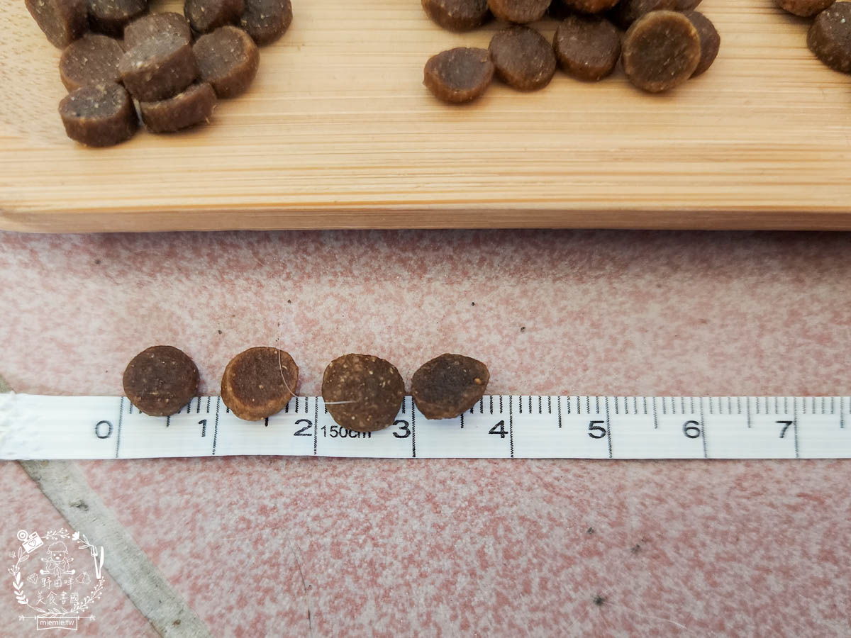 天然無穀寵糧推薦[Loveabowl囍碗海陸饗宴無穀飼料]適口性超好還有Omega 3與益生菌的營養補充