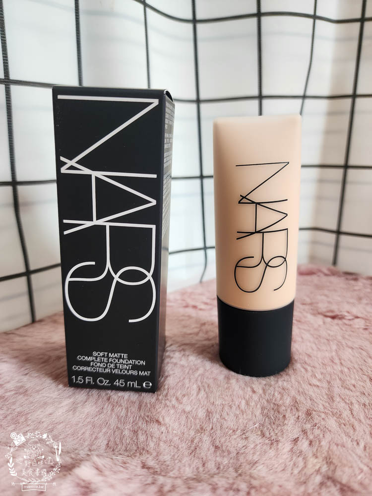 專櫃粉底液評比!油性肌膚超適合的控油持妝粉底液!炎炎夏日不脫妝的專櫃粉底液推薦!