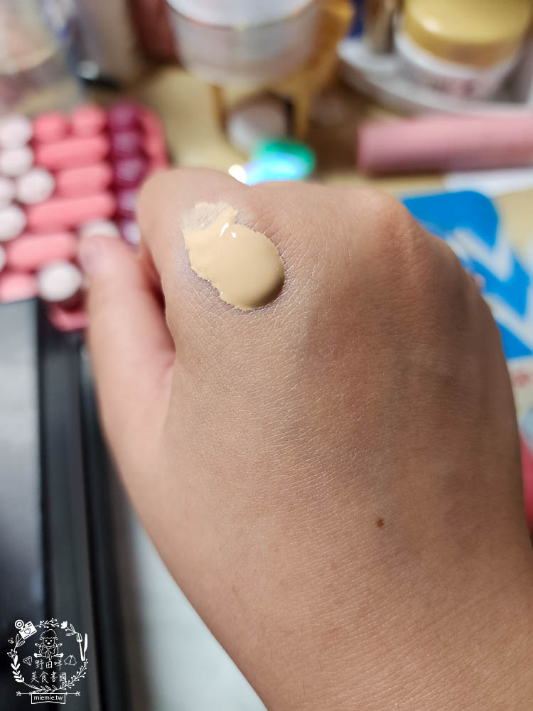 專櫃粉底液評比!油性肌膚超適合的控油持妝粉底液!炎炎夏日不脫妝的專櫃粉底液推薦!