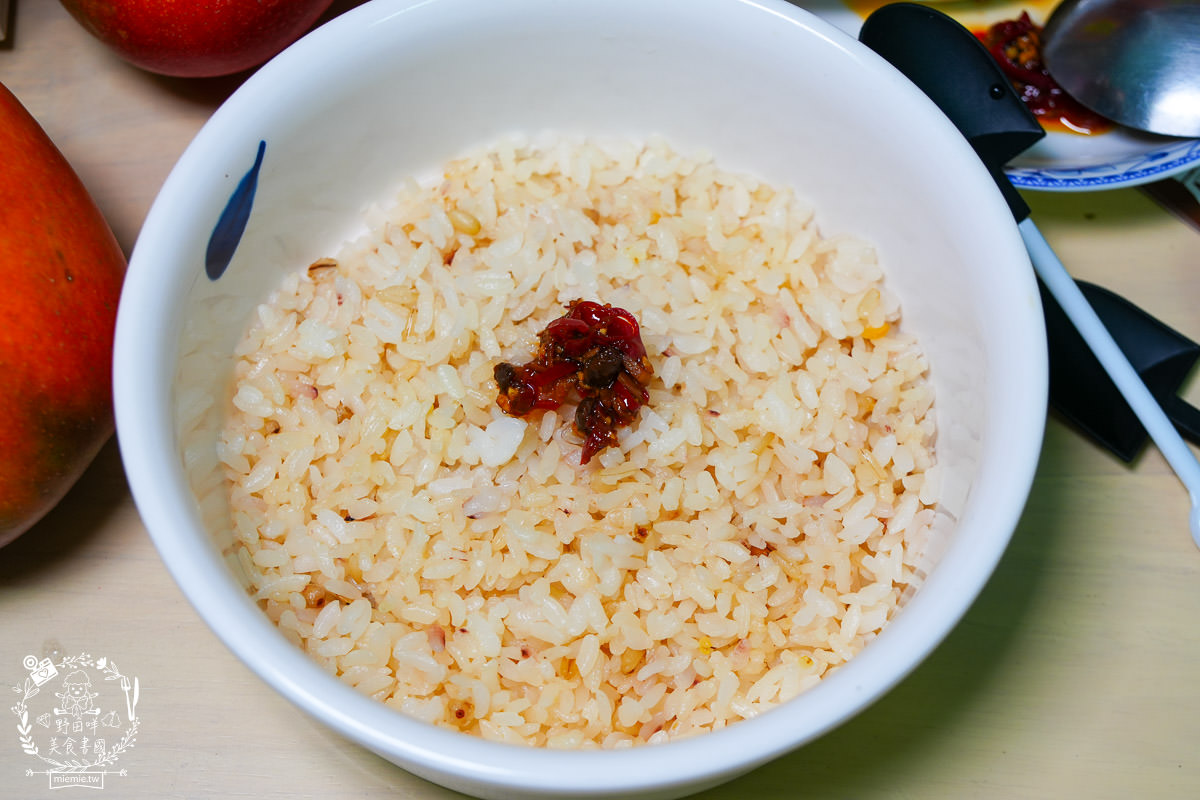 高雄水果商推薦[丞霆國際貿易有限公司]台灣超強的農守人玉荷包香腸!高雄當季水果超便宜!