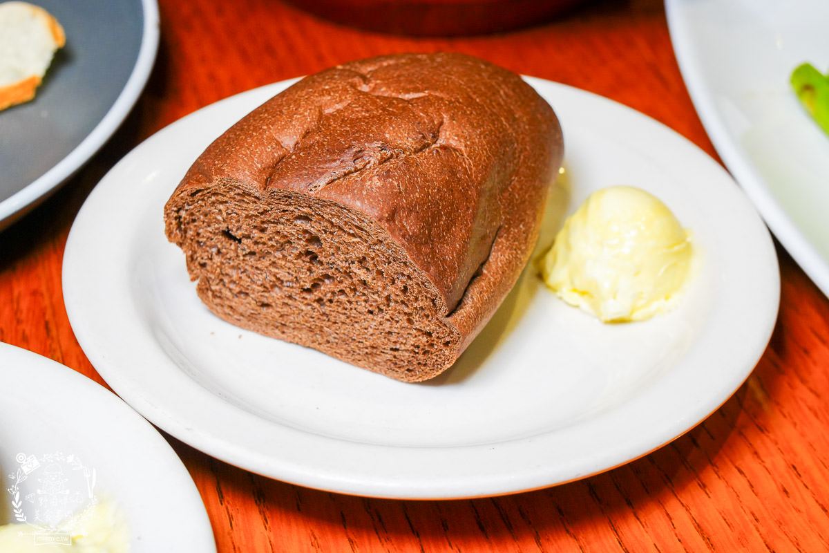 傑克兄弟牛排館高雄店|愛河邊高貴不貴美式風的精緻牛排餐廳！絕美愛河景觀靜謐又愜意！高雄生日餐廳推薦！