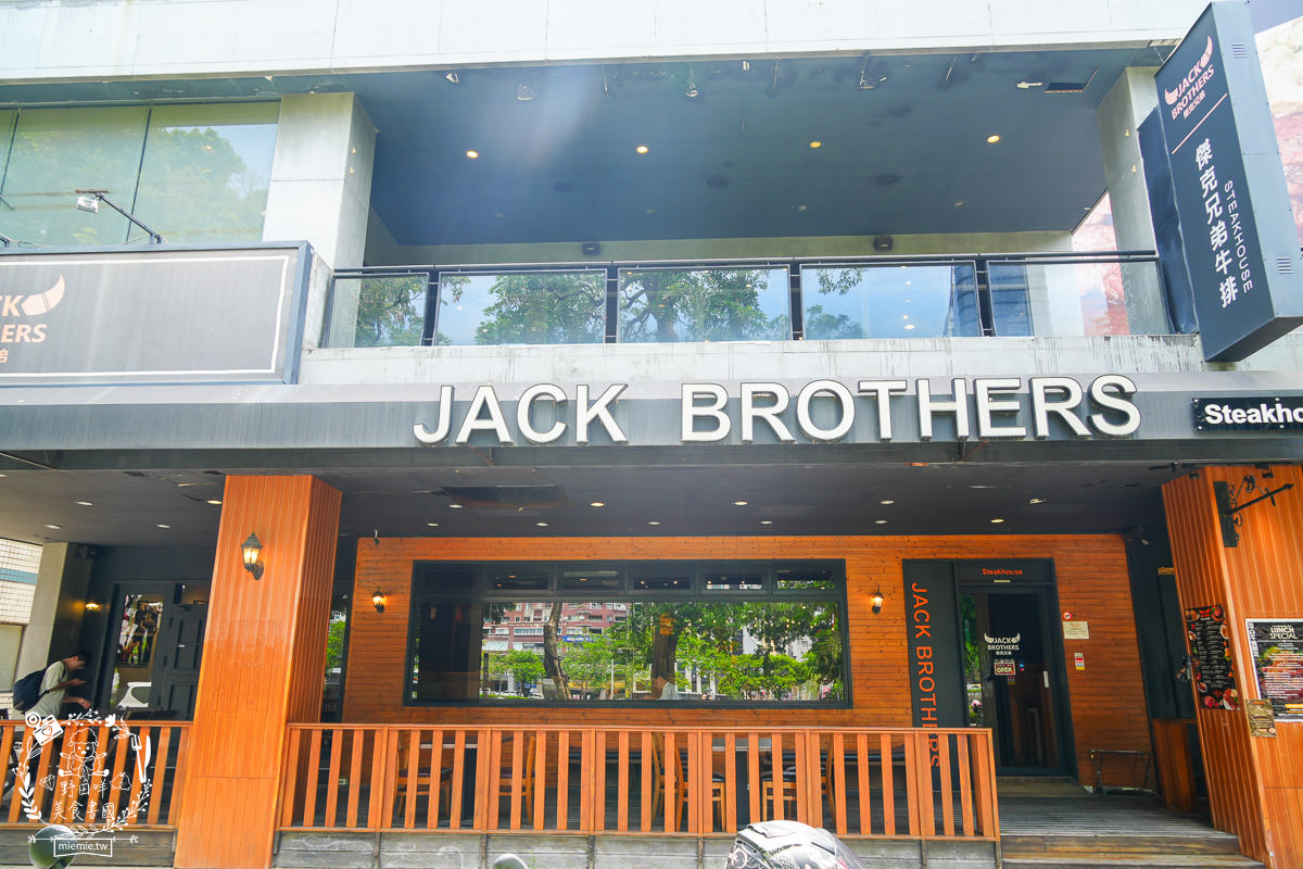 傑克兄弟牛排館高雄店|愛河邊高貴不貴美式風的精緻牛排餐廳！絕美愛河景觀靜謐又愜意！高雄生日餐廳推薦！