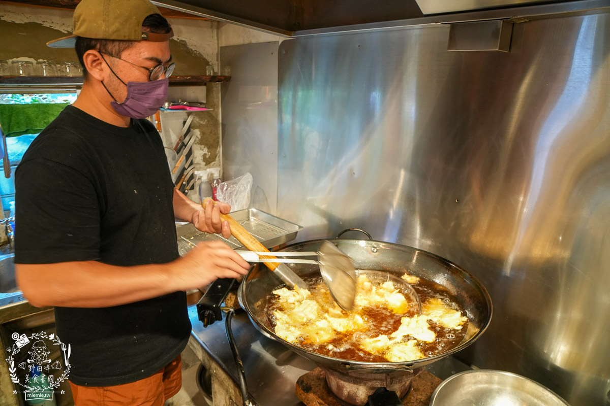 高雄鹽埕區小吃[山壹旗魚食製所]已經有七十多年歷史傳承下來的黑皮旗魚魚漿食品