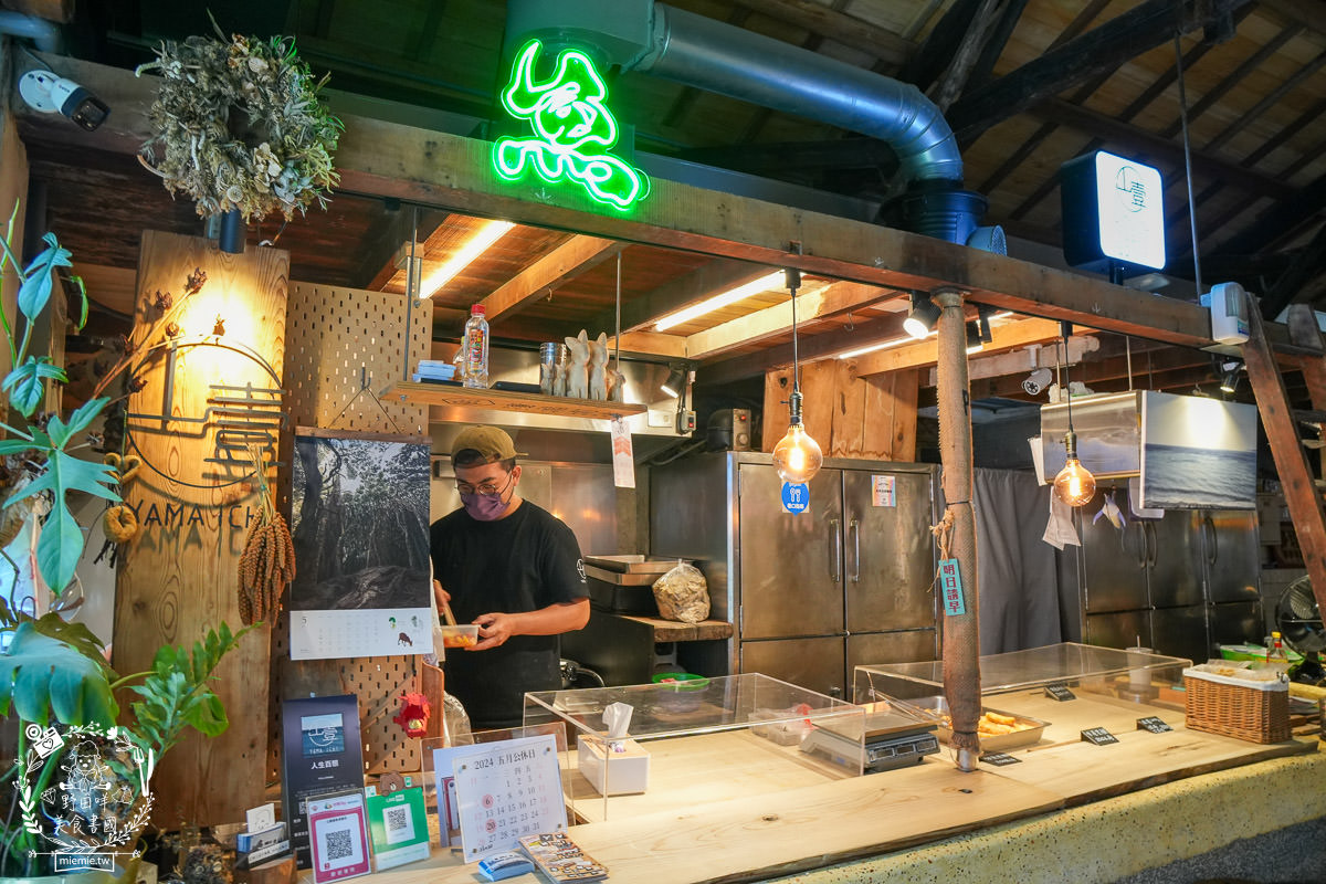 高雄鹽埕區小吃[山壹旗魚食製所]已經有七十多年歷史傳承下來的黑皮旗魚魚漿食品