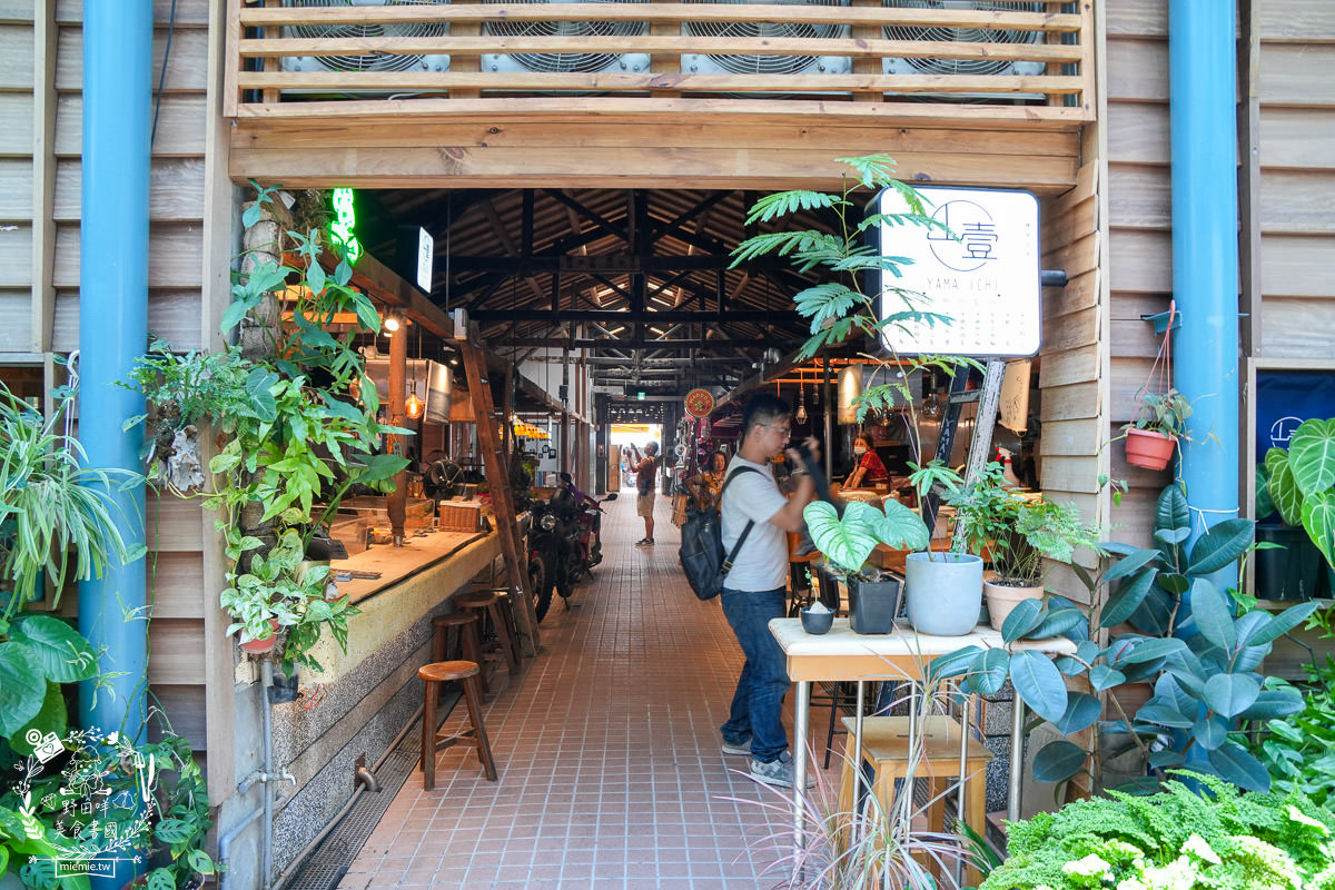 高雄鹽埕區小吃[山壹旗魚食製所]已經有七十多年歷史傳承下來的黑皮旗魚魚漿食品