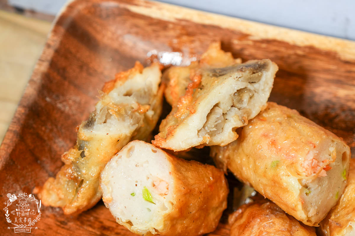 高雄鹽埕區小吃[山壹旗魚食製所]已經有七十多年歷史傳承下來的黑皮旗魚魚漿食品