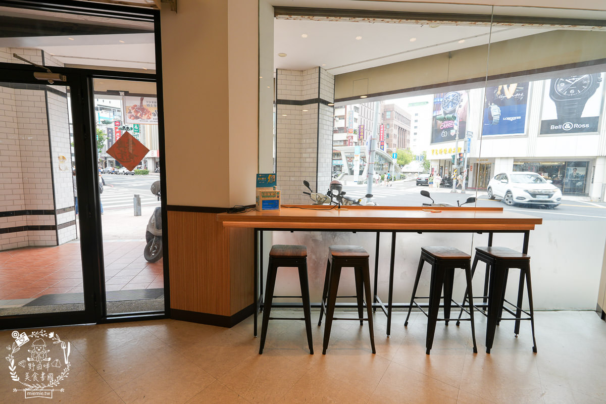 快樂檸檬 Happy Lemon高雄旗艦店|超可愛又好吃的雞蛋仔與口感繽紛的檸檬雪冰斯消暑推薦!