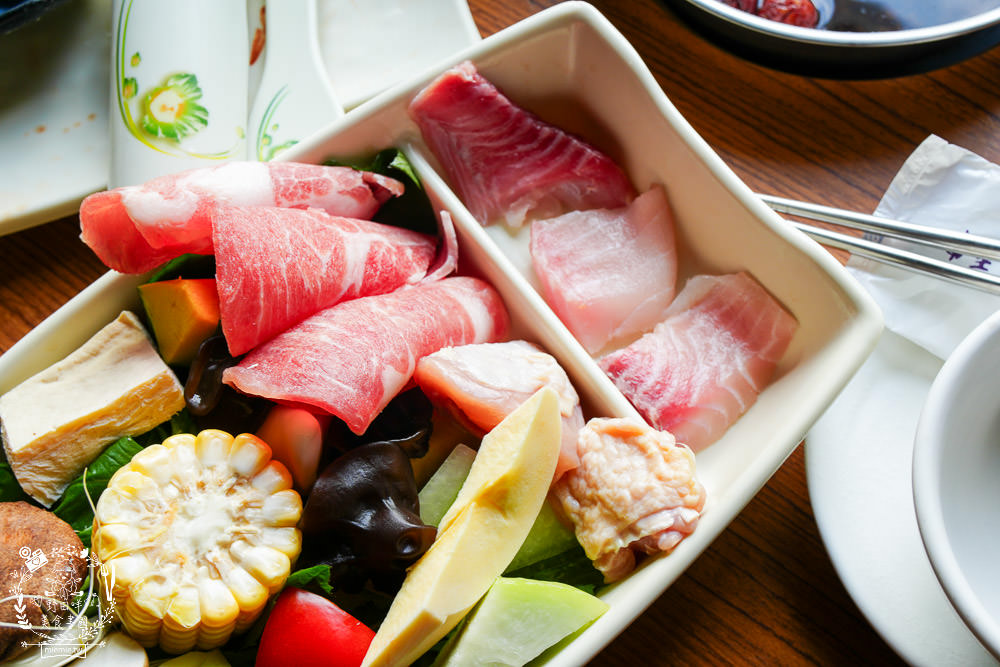 櫻の田野養生休閒農莊|超繽紛的野菜自助吧吃到飽！還有多種主餐跟飲料吧無限供應！