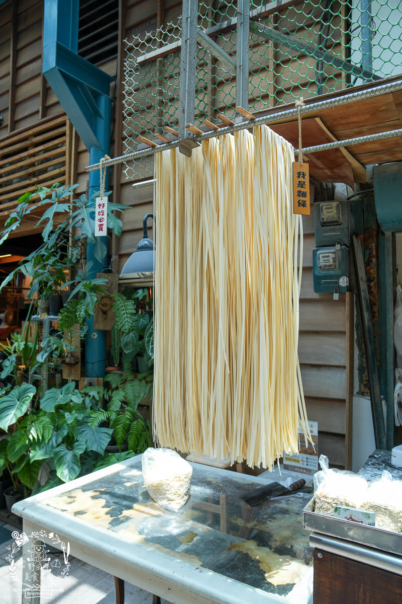 高雄美食一日遊|YoCity元宇宙APP帶你高雄台南美食吃透透|鹽埕市場小吃與可愛貓咪餐館|高雄消暑飲料咖啡廳