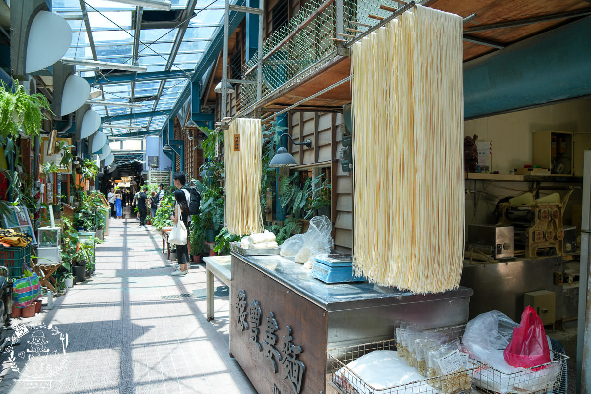 高雄美食一日遊|YoCity元宇宙APP帶你高雄台南美食吃透透|鹽埕市場小吃與可愛貓咪餐館|高雄消暑飲料咖啡廳