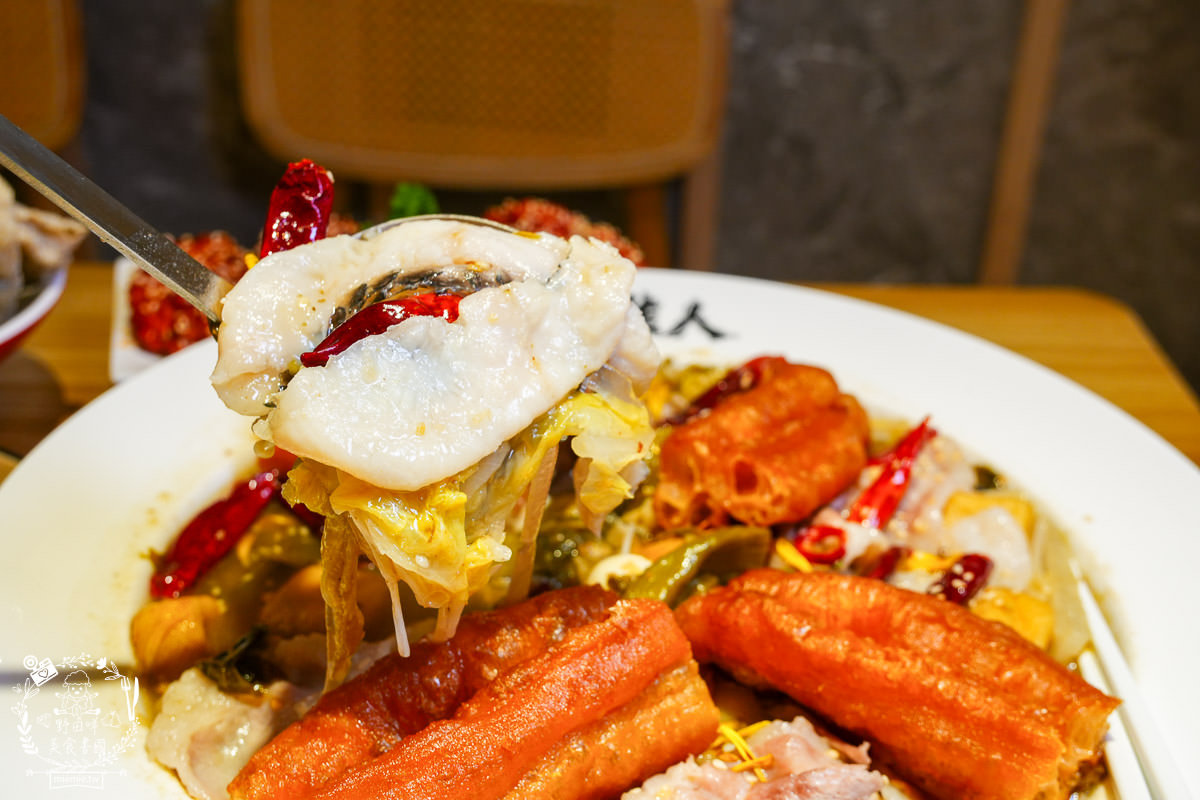 高雄首間稚人酸菜魚就在美術館附近!高達80%食材都來自中國!大受好評的菠蘿酸菜魚不吃辣必推!