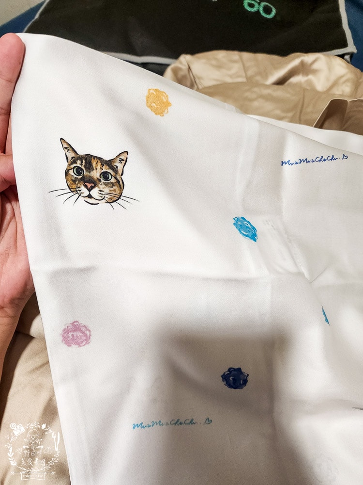 天絲床包推薦[伯尼寢具]暢首易言獨家聯名款60支天絲喵喵甜心床包兩用被組！台灣夏天必備涼爽床被！