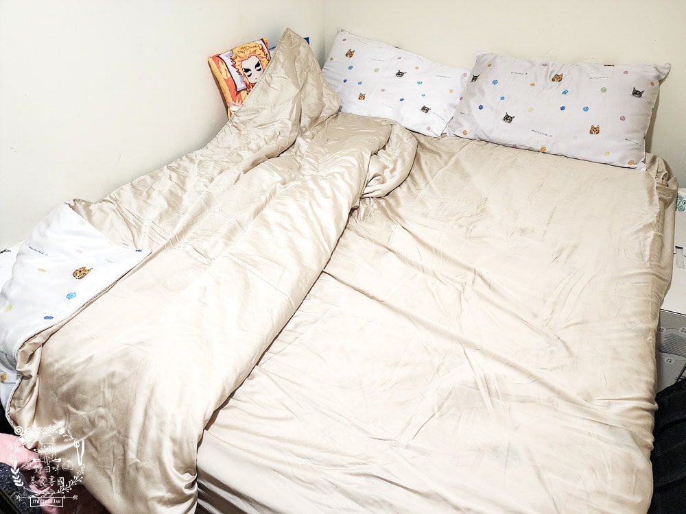 天絲床包推薦[伯尼寢具]暢首易言獨家聯名款60支天絲喵喵甜心床包兩用被組！台灣夏天必備涼爽床被！