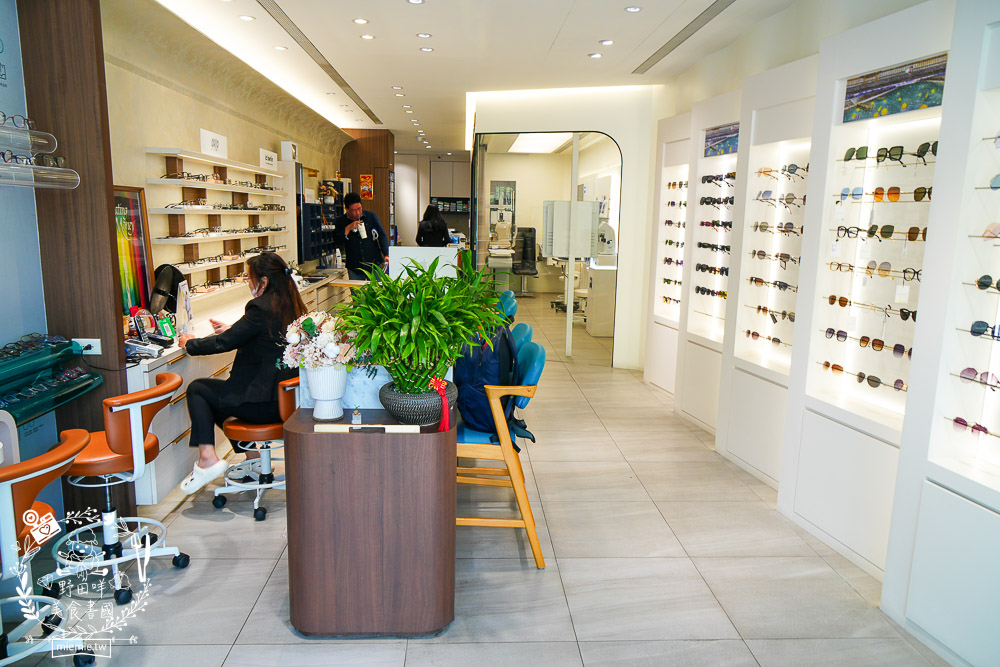 BRAGi量身訂製眼鏡旗鑑店-好雅眼鏡/高雄客製眼鏡推薦/30年經驗專業三民區眼鏡 - 第23張圖 BRAGi量身訂製眼鏡旗鑑店-好雅眼鏡/高雄客製眼鏡推薦/30年經驗專業三民區眼鏡