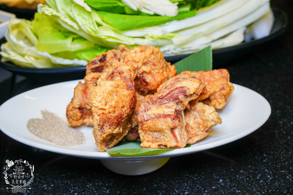 狂一鍋高雄台鋁店|台式霓虹風網美火鍋店!超強自助吧299元吃到飽!