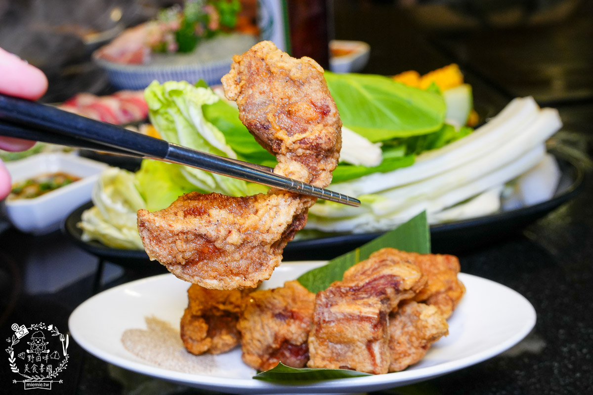 狂一鍋高雄台鋁店|台式霓虹風網美火鍋店!超強自助吧299元吃到飽!