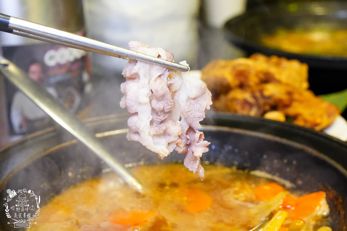 狂一鍋高雄台鋁店|台式霓虹風網美火鍋店!超強自助吧299元吃到飽!