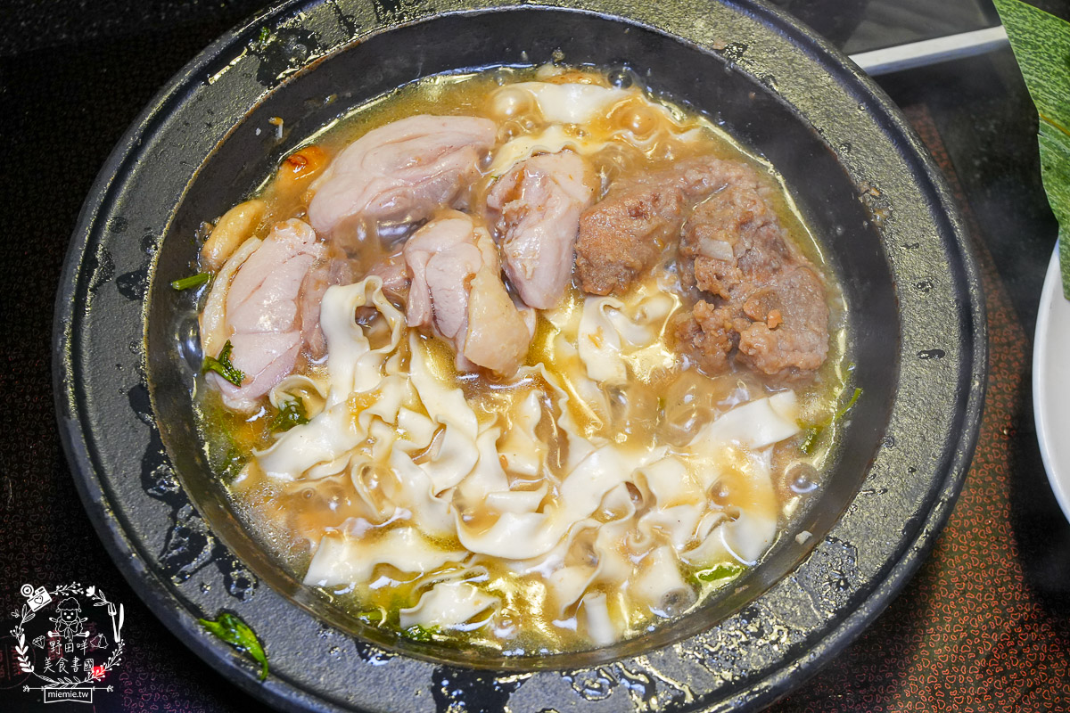 狂一鍋高雄台鋁店|台式霓虹風網美火鍋店!超強自助吧299元吃到飽!