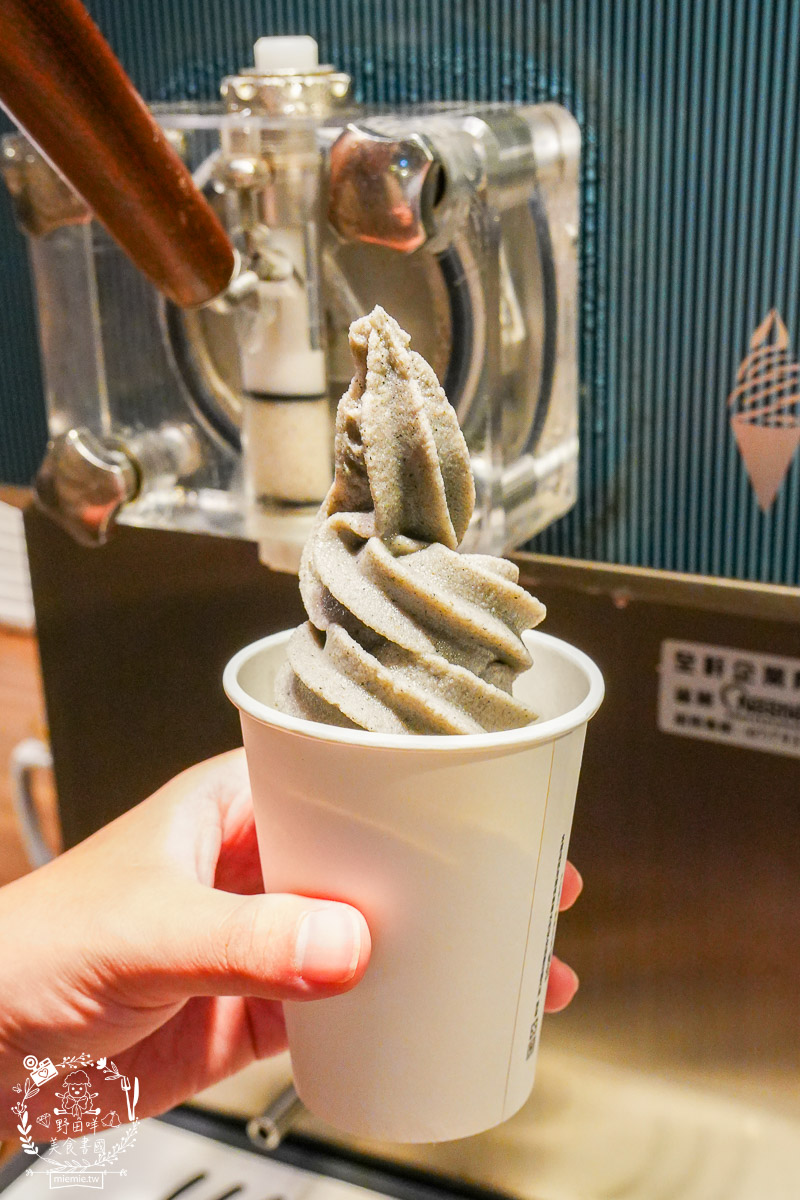 狂一鍋高雄台鋁店|台式霓虹風網美火鍋店!超強自助吧299元吃到飽!