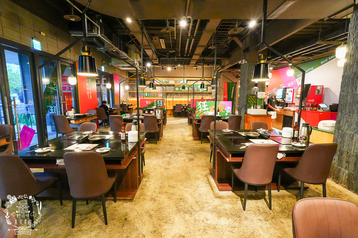 狂一鍋高雄台鋁店|台式霓虹風網美火鍋店!超強自助吧299元吃到飽!