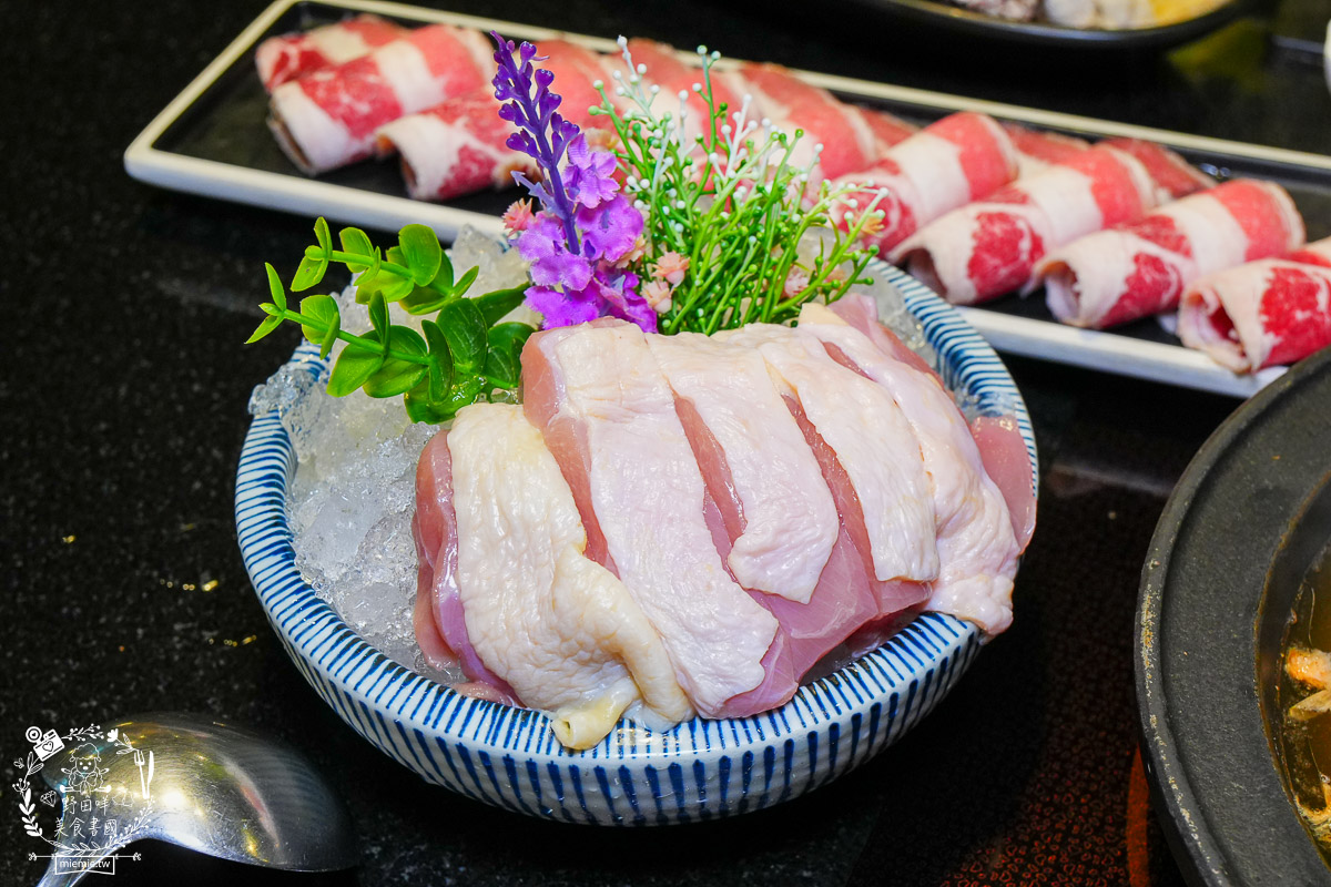 狂一鍋高雄台鋁店|台式霓虹風網美火鍋店!超強自助吧299元吃到飽!