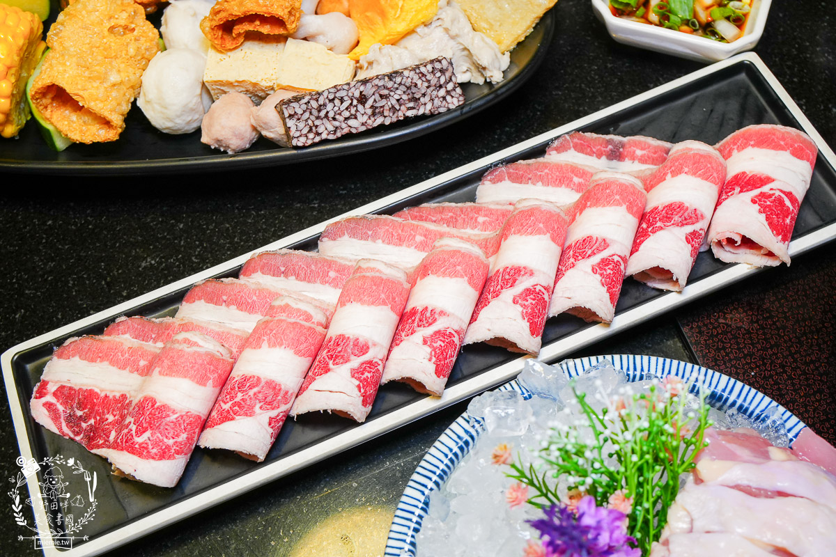 狂一鍋高雄台鋁店|台式霓虹風網美火鍋店!超強自助吧299元吃到飽!