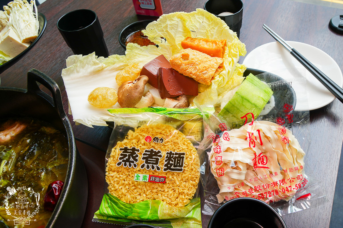 高雄火鍋自助吧吃到飽|肉多多火鍋高雄大順店|生日當月送超精美的生日肉蛋糕!