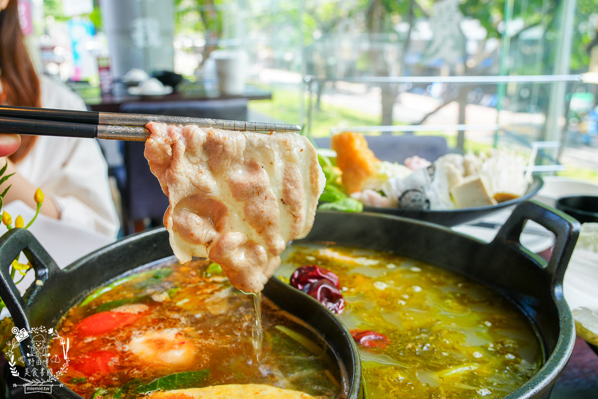 高雄火鍋自助吧吃到飽|肉多多火鍋高雄大順店|生日當月送超精美的生日肉蛋糕!