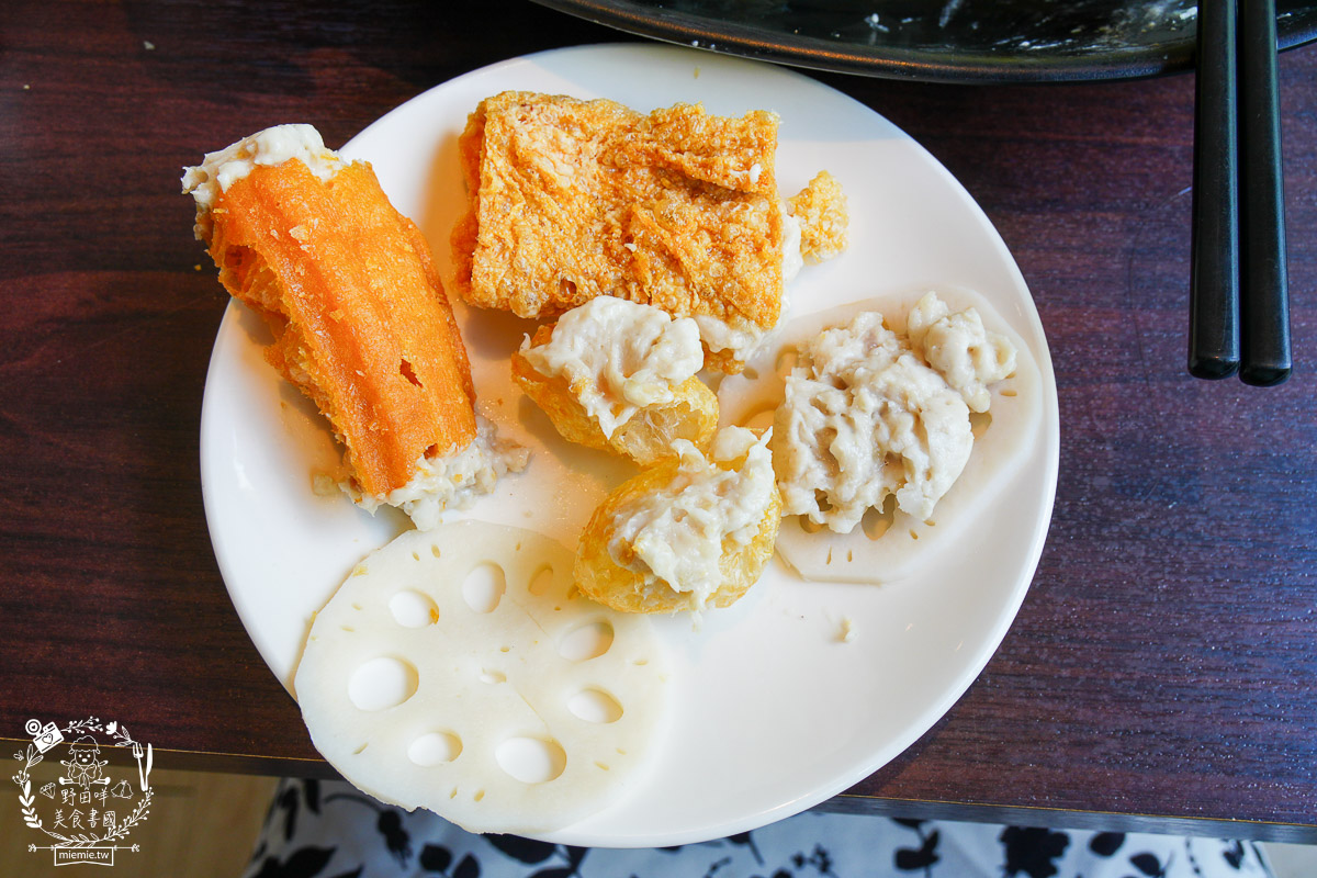 高雄火鍋自助吧吃到飽|肉多多火鍋高雄大順店|生日當月送超精美的生日肉蛋糕!