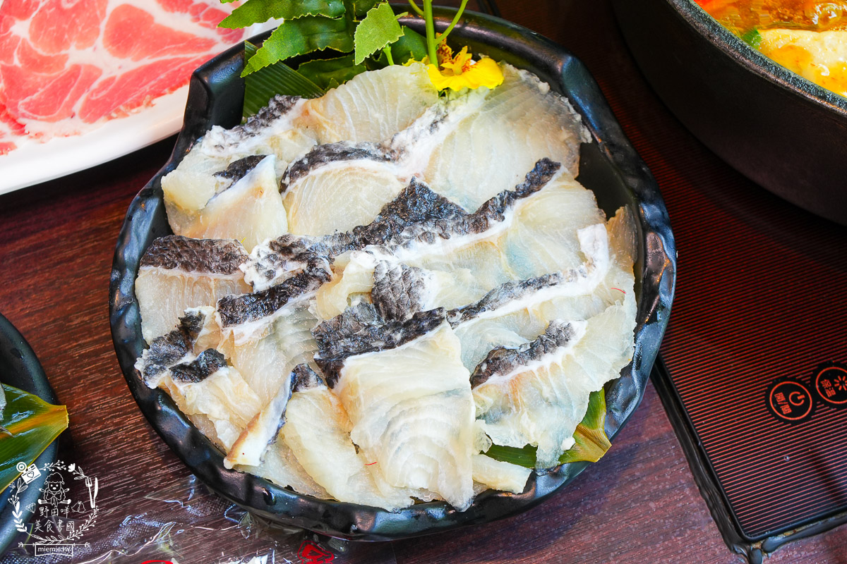 高雄火鍋自助吧吃到飽|肉多多火鍋高雄大順店|生日當月送超精美的生日肉蛋糕!