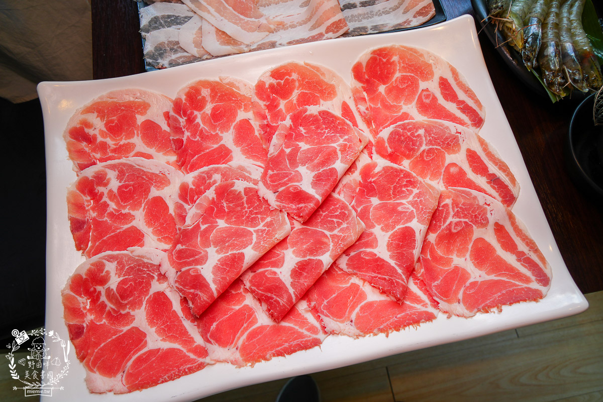 高雄火鍋自助吧吃到飽|肉多多火鍋高雄大順店|生日當月送超精美的生日肉蛋糕!