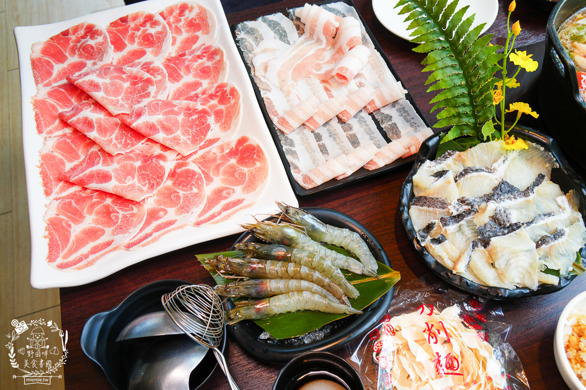 高雄火鍋自助吧吃到飽|肉多多火鍋高雄大順店|生日當月送超精美的生日肉蛋糕!