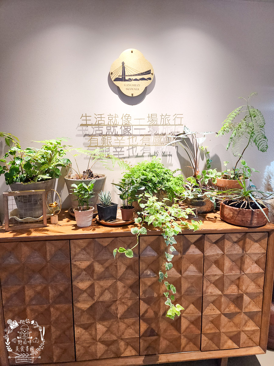 高雄網美咖啡廳推薦[隅室咖啡 us café 六合店]奢華高貴的絕美早午餐咖啡店！