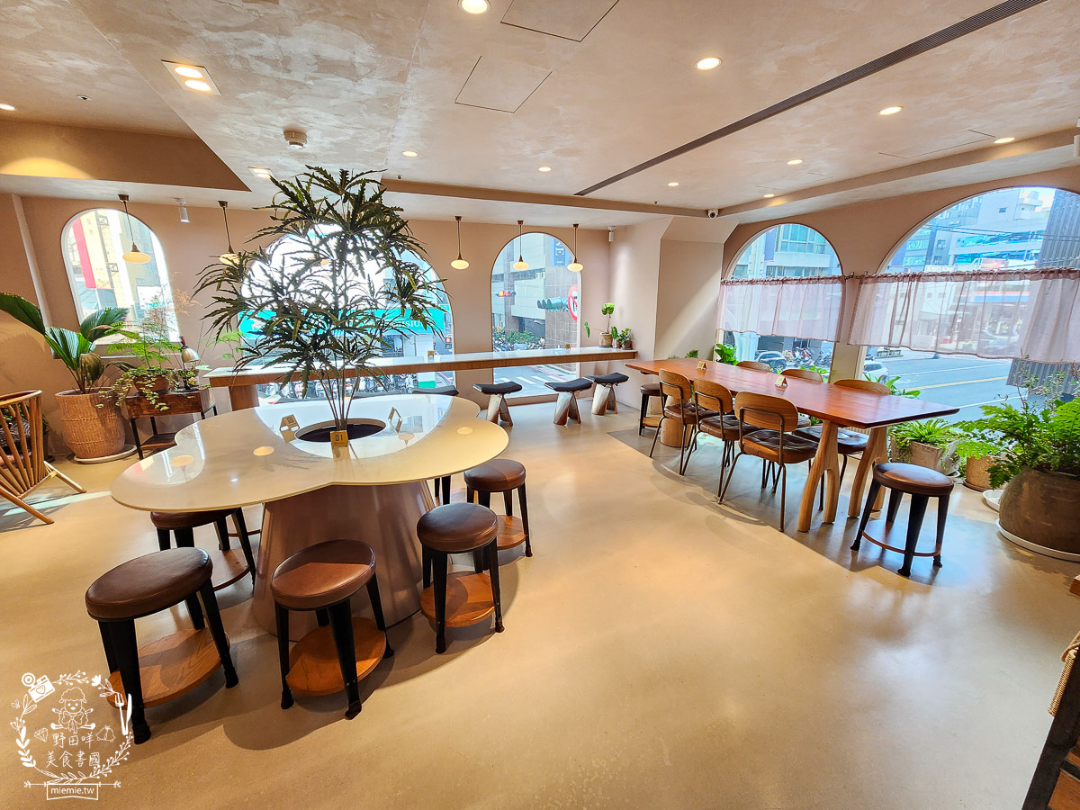 高雄網美咖啡廳推薦[隅室咖啡 us café 六合店]奢華高貴的絕美早午餐咖啡店！