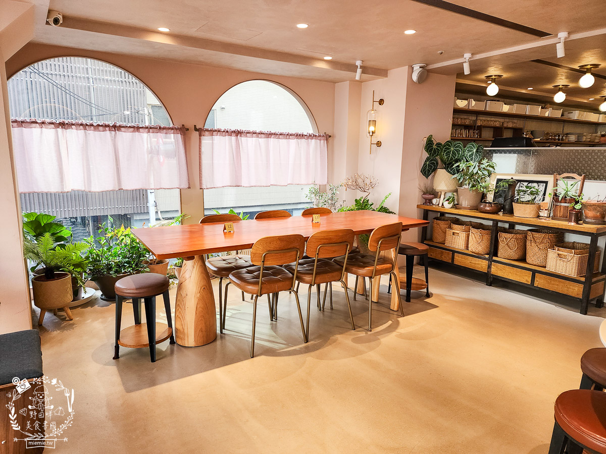 高雄網美咖啡廳推薦[隅室咖啡 us café 六合店]奢華高貴的絕美早午餐咖啡店！